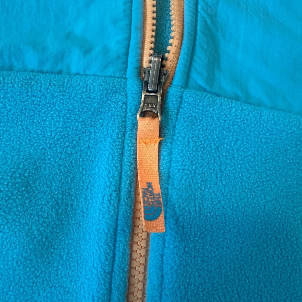The North Face Big Girls’ Blue Denali Fleece Sweater – Size M (10/12) - Picture 6 of 13